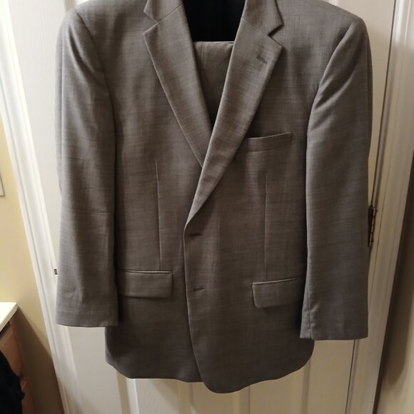 Grey business suit - Picture 2 of 2